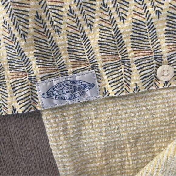 CPO Provisions Short Sleeve Button Up Size Large - Picture 5 of 5